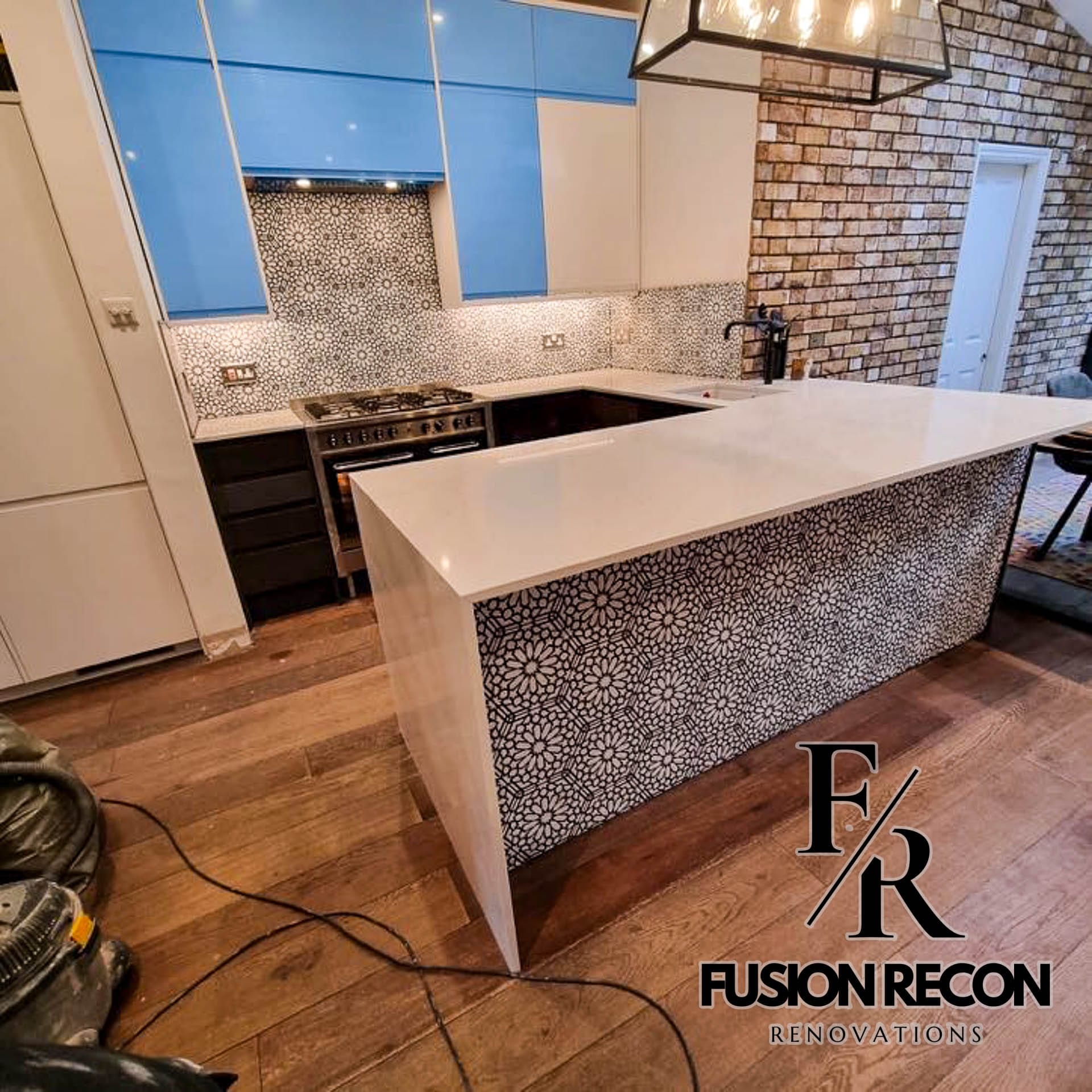Modern kitchen design with traditional Victorian patterned floor tiles – Richmond TW9