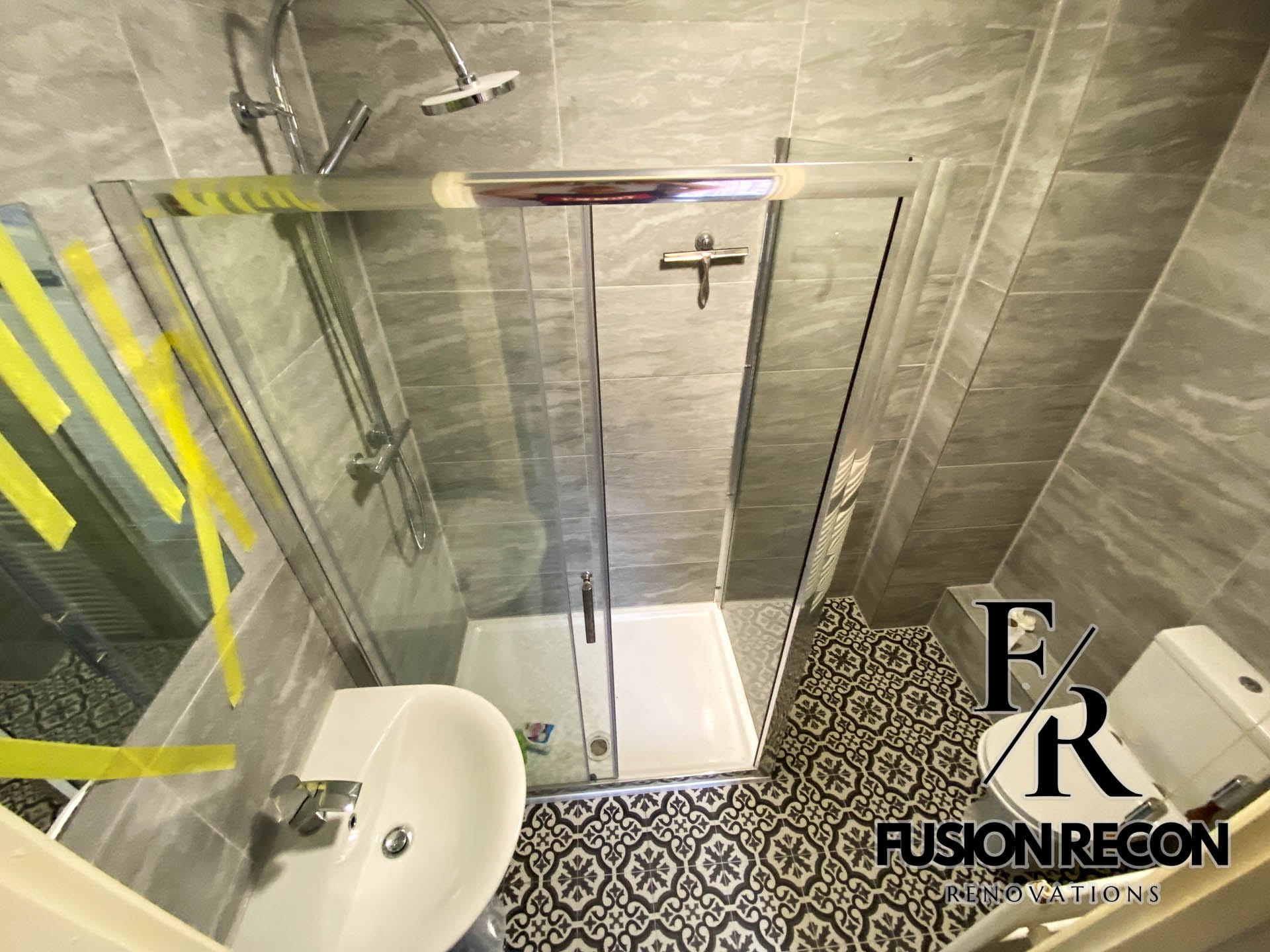 Walk-in shower with Victorian-style patterned floor tiles – Dulwich SE21